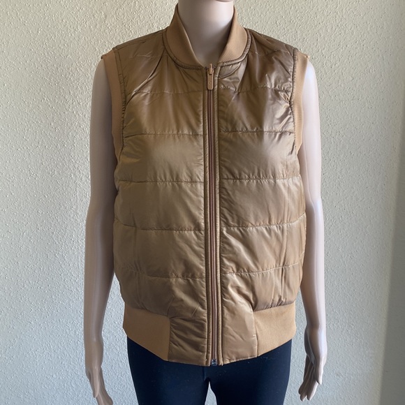Lululemon Reversible, Women Vest Size 8 Color Tan. - Picture 8 of 10